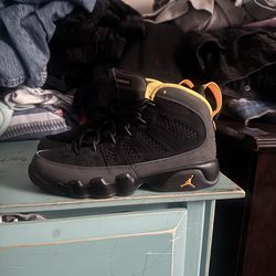 Jordan 9 University Gold