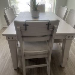 Dining Room Table ( American Signature)