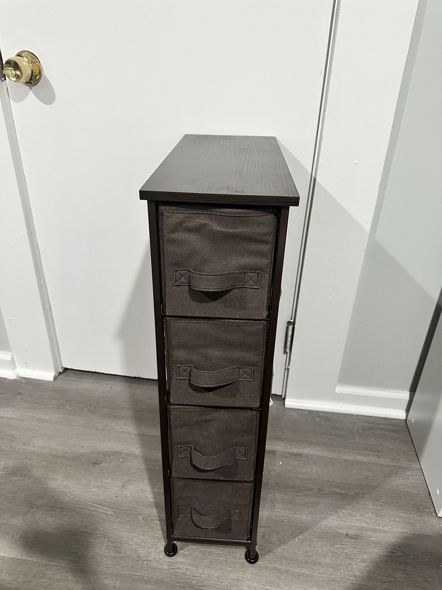 Dresser With 4 Drawers