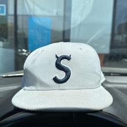 Supreme Hat New Era