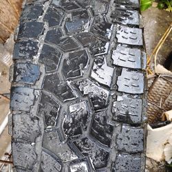 2 Toyo Tires 35 × 12.5 R17LT