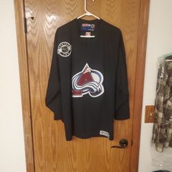 Colorado  avalanche.   xl.  jersey