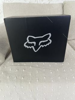 FOX RACING V1 HELMET - MOTOCROSS SLED MOTORCYCLE ATV BMX - YOUTH LARGE - MAT BLK