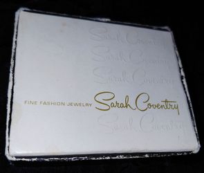 Sarah Coventry Strawberry Brooch Pin original box