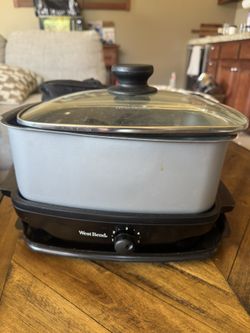 West Bend slow cooker with Carry Bag