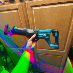 Makita cordless reciprocating saw 18v 