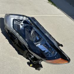 New Nissan Rogue Driver Headlight 17-19