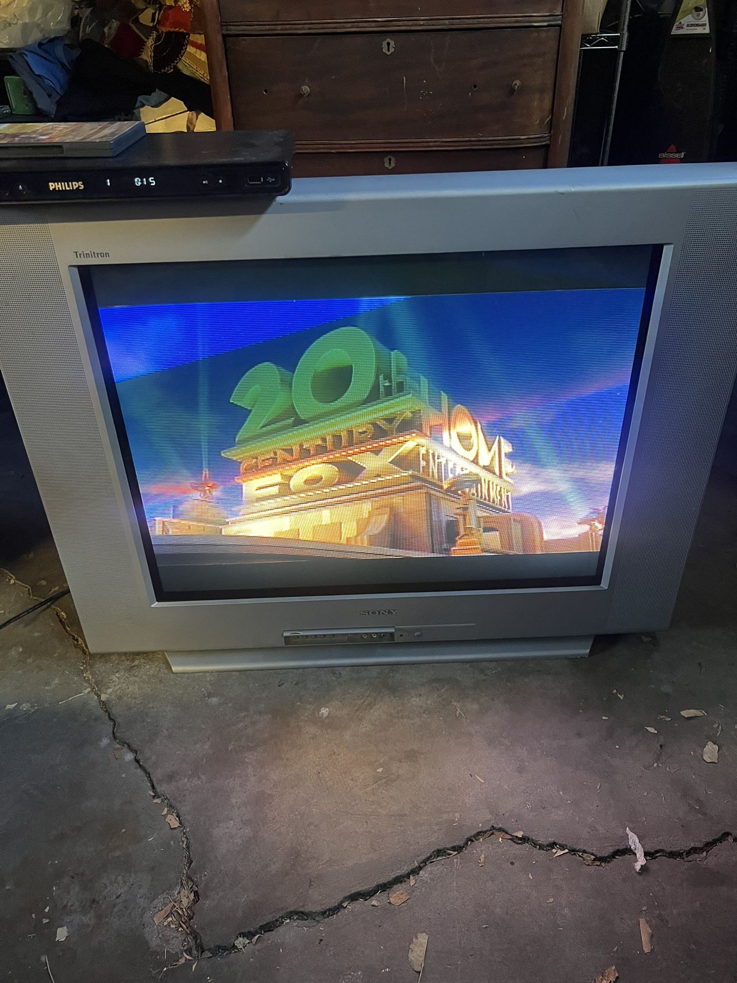 Sony KV-32FS100 32” WEGA Trinitron Ultimate Retro Gaming Nintendo Sega Atari TV w/Remote!