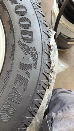 Four Chevy Colorado rims and tires￼