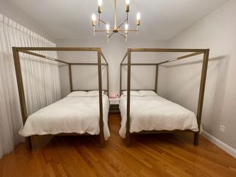 Full size canopy bed