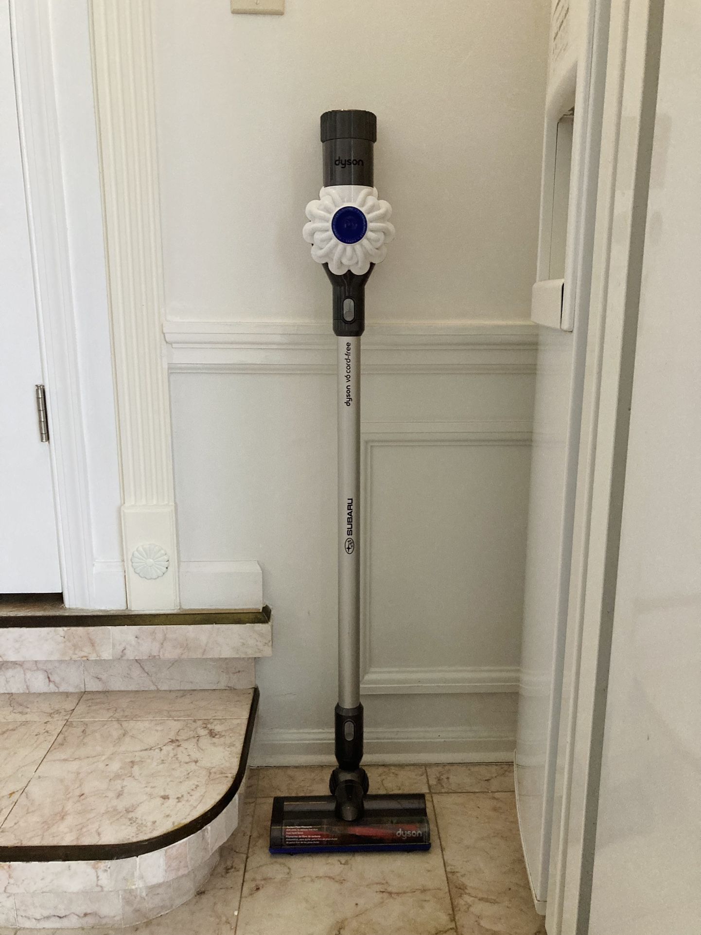 Dyson V6 Cordless Vacuum, Works Great! TODAY ONLY DEAL