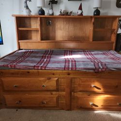 Twin wooden bedframe with 4 drawers and understorage