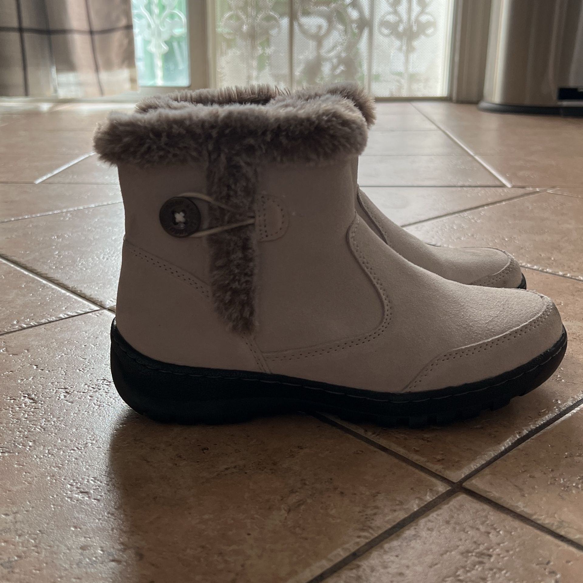 Khombu Faux Fur Boots