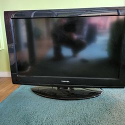 32 inch Toshiba TV with Roku stick

