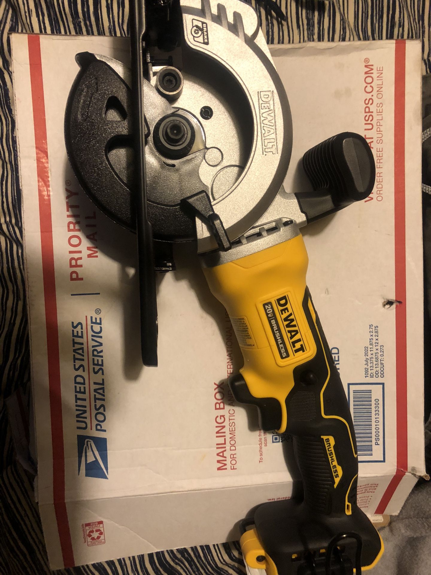 DEWALT 4 1/2 DCS571 Circular Saw