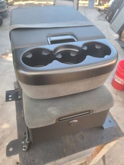 Silverado Sierra gray trifold center console jump seat