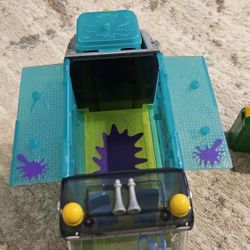 Trash Pack Garbage Ghost Truck And Bin