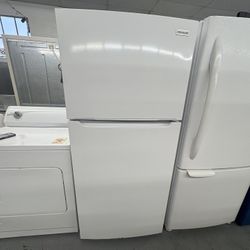 Used Frígidaire Top Freezer Refrigerator 30” / 3 Months Warranty 