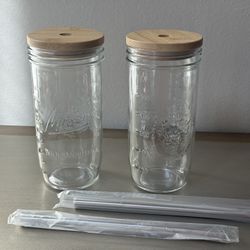 Glass Mason Jars with Lids and Straws** Tarros de cristal Mason con tapas y pajitas