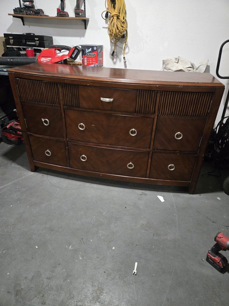 Dresser And 2 Nightstands