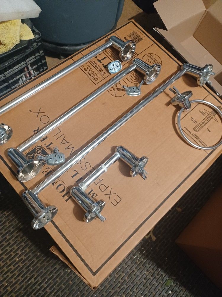 Bathroom Towel Bars (25.5 And 19.5) And Toilet Paper Holders. $10 Each