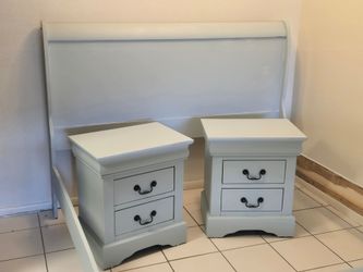 Queen sleigh bed and 2 nightsands