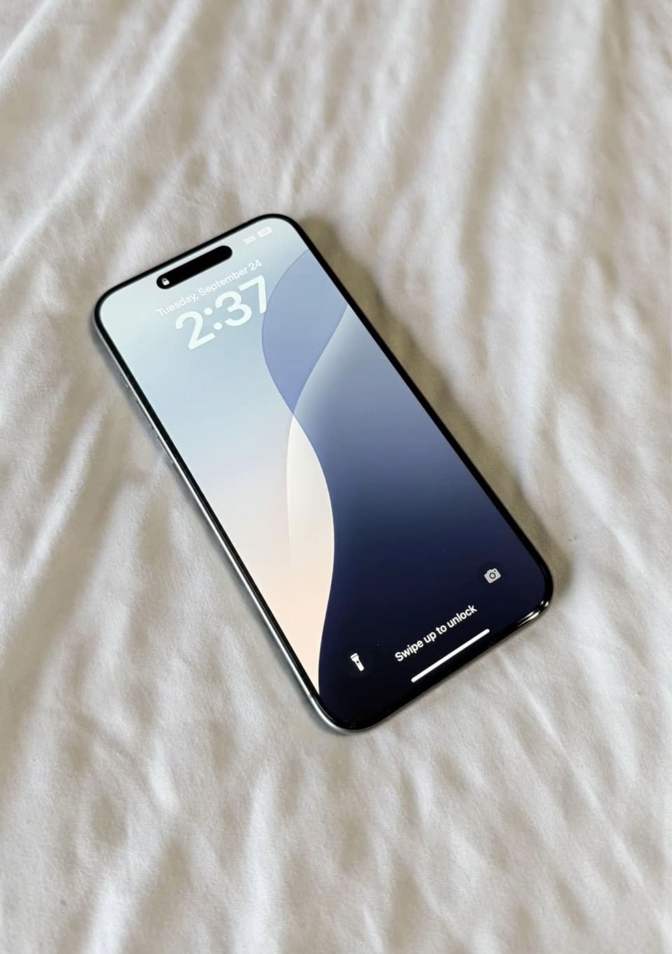 Selling a iPhone 16 Pro Max in Natural Titanium.