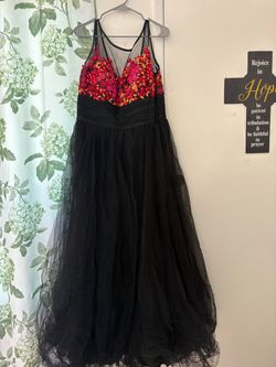 Hermoso vestido  para Halloween , bodas 15 años  buenas condiciones se aceptan ofertas