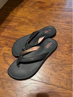 Size 10 flojo sandals