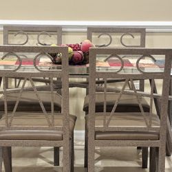 Dining Room With 4 Chairs
