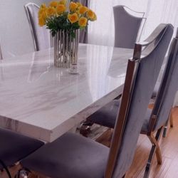 Like New Dining Table 