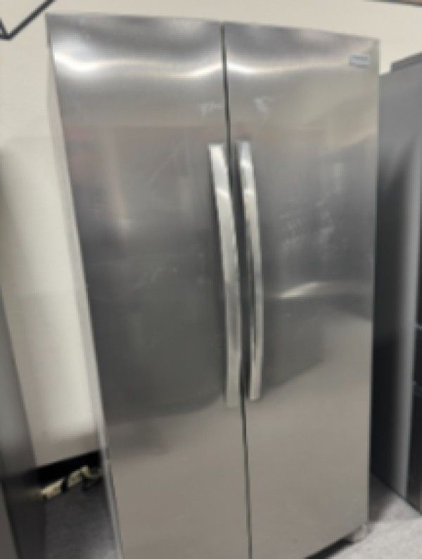 Refrigerator Frigidaire open box