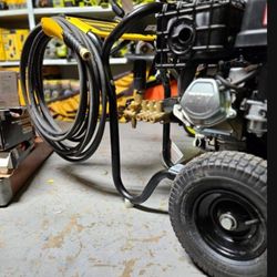 DEWALT GAS 4400 PSI PRESSURE WHASHER HEAVY DUTY LIKE NEW USED ONE'S 