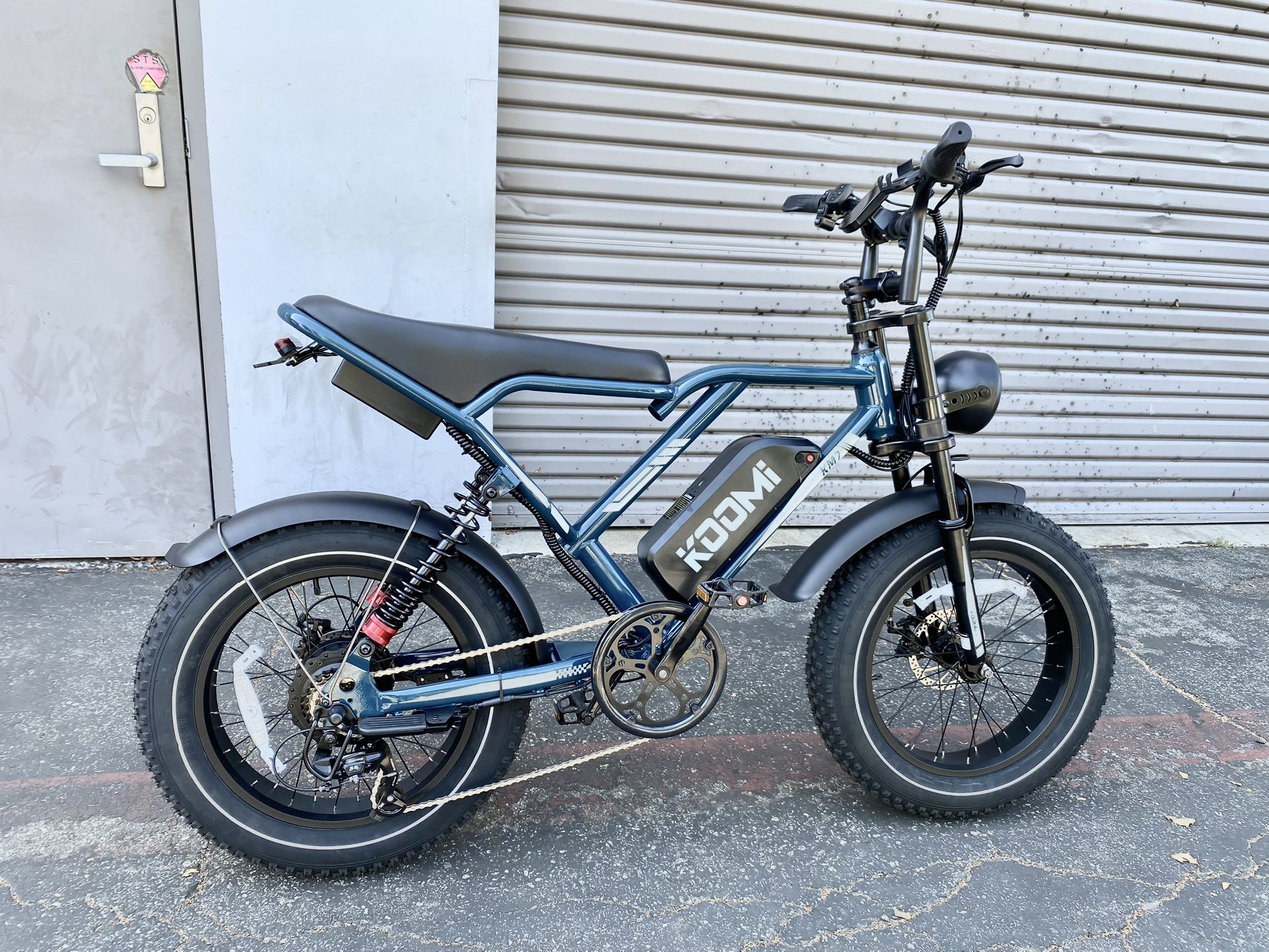 KOOMi KM7 Brand new e-bike 750w 48v 20ah, top speed 28 mph. Full suspension, with phone holder, foot pegs
