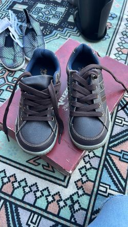 New boy shoes, Arizona size 13
