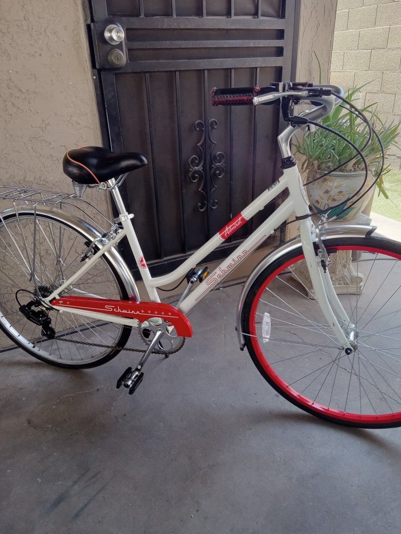 Bike SCHWINN ADMIRAL TIRES Size 700c Frame Size Medium