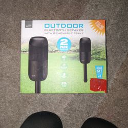Outdoor bluetooth speaker with removable steak waterproof