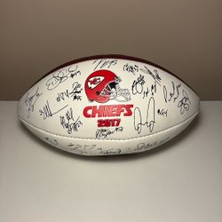 Patrick Mahomes, Travis Kelce, Hill, Jones Signed Football 4 HOF Autos 