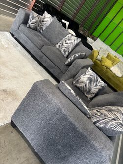 Nice 2pc sofa couch set (DELIVERY AVAILABLE)