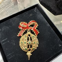 Holiday brooch