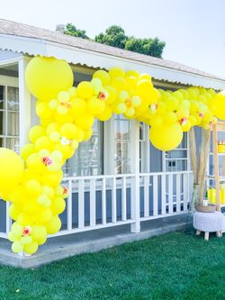 Balloon garland