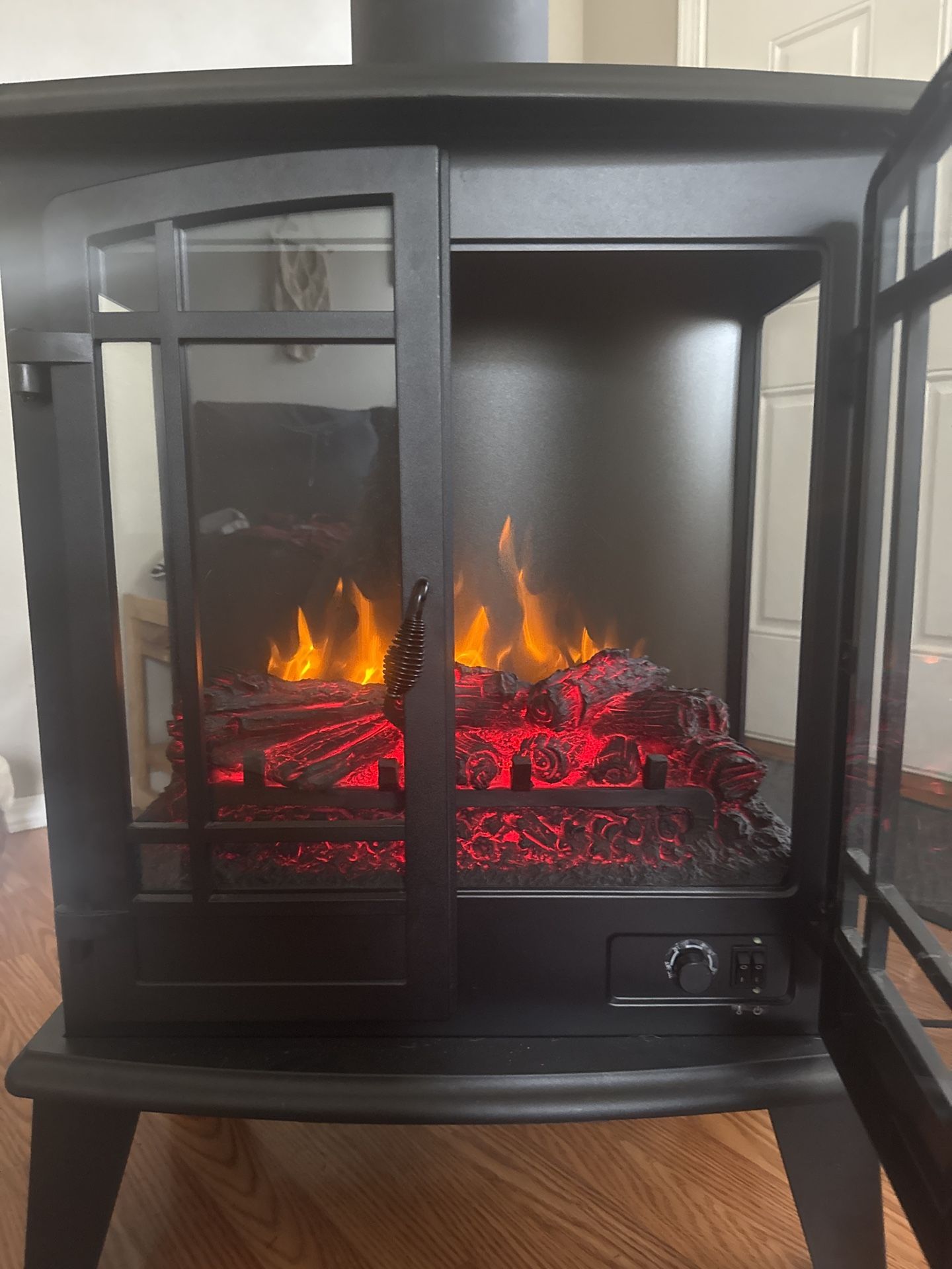 🔥 Reduced!!Real Flame Electric Stove Fireplace – Barely Used! 🔥