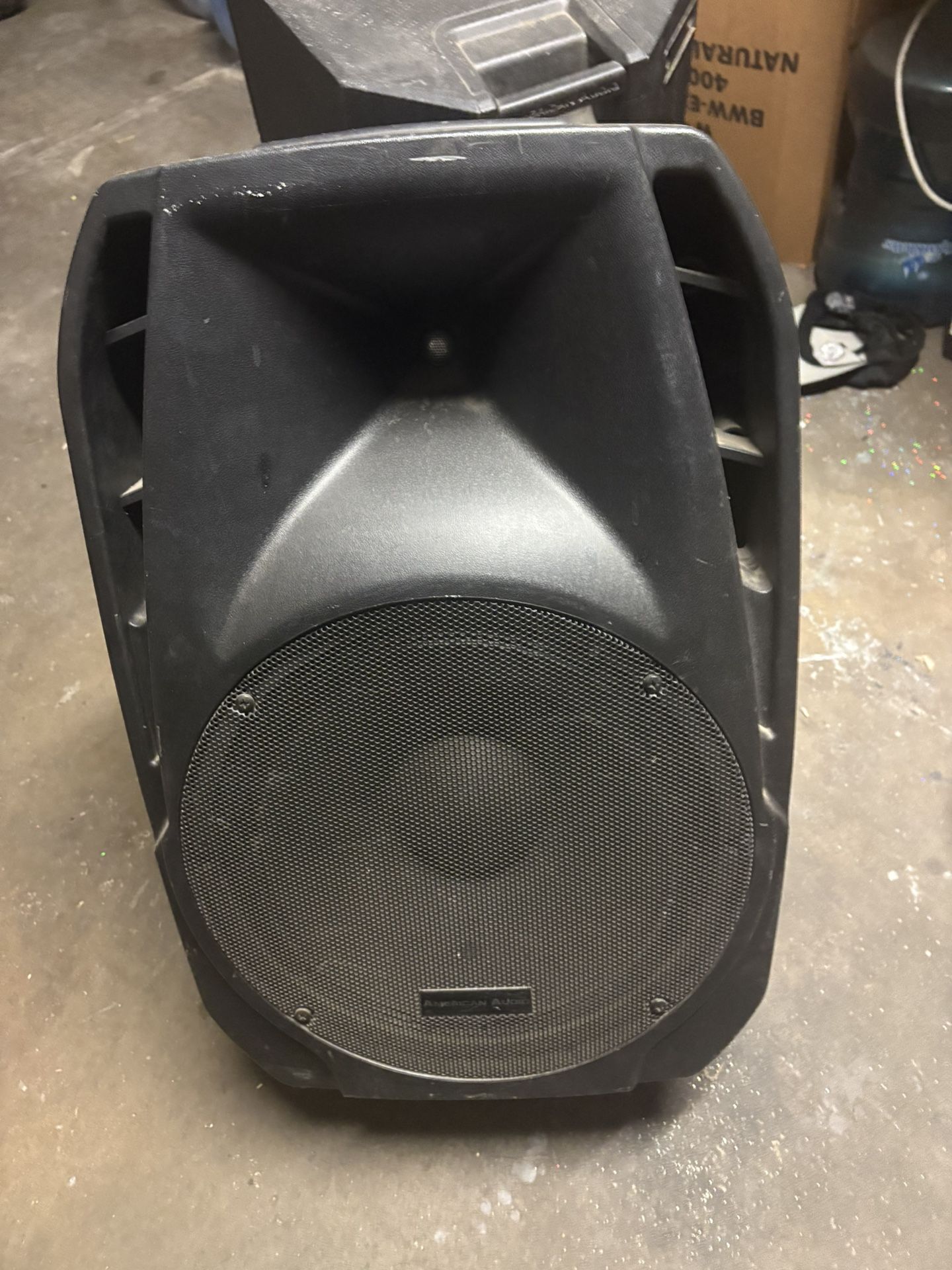 2 American audio 15 inch speakers