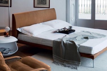Zanotta Talamo King Bed by Damian Williamson – Cognac Leather