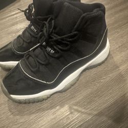 Jordan 11 Space Jam size 4.5Y . NO BOX 