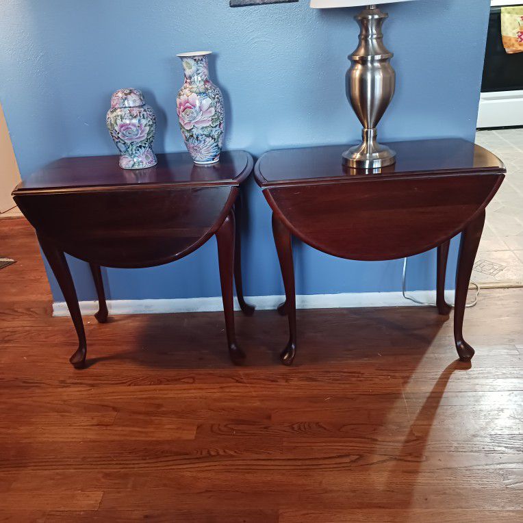  NICE ANTIQUE  COFFEE TABLES  THAT  CAN BE USED  A COUPLE  DIFFERENT WAYS  GOOD CONDITION 