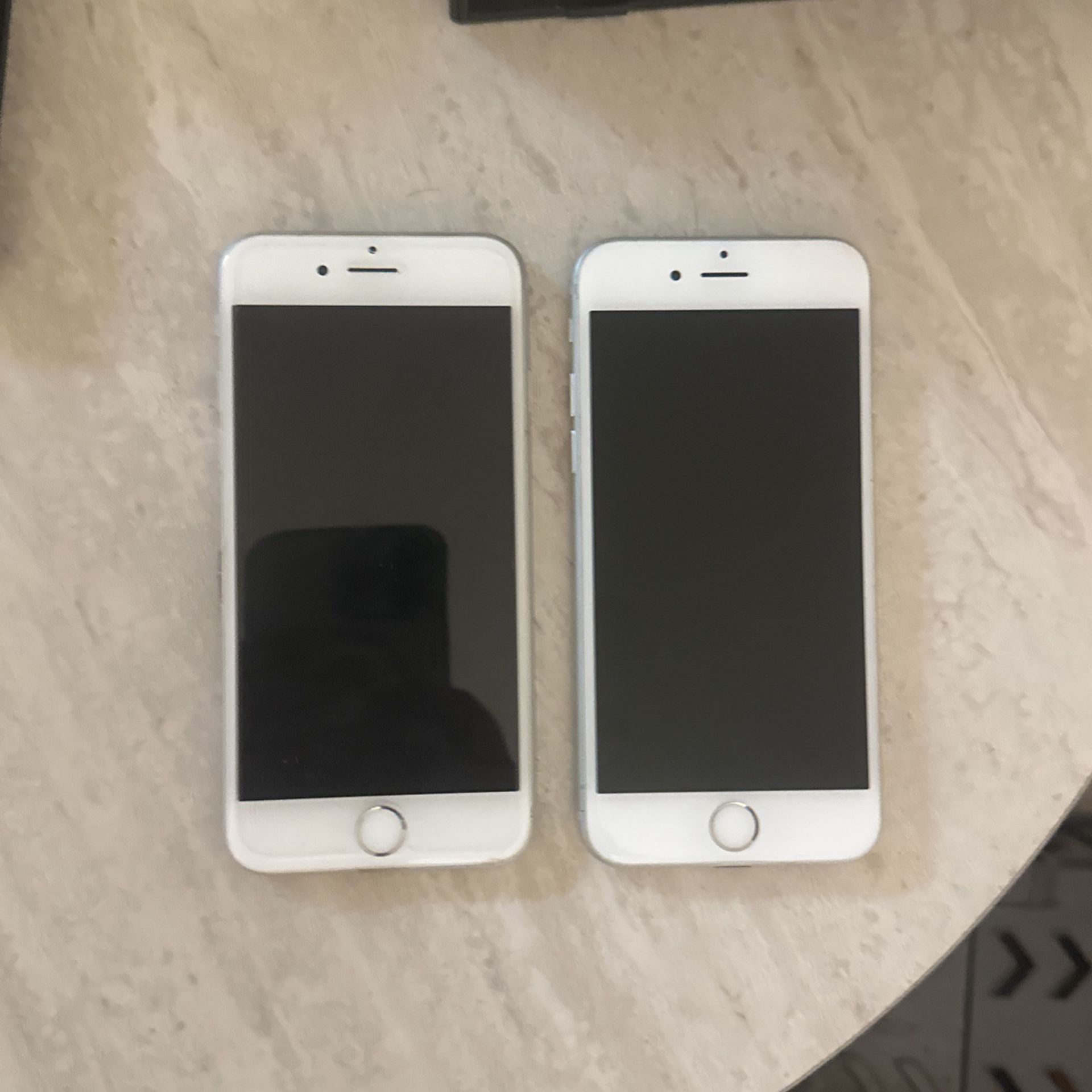 2 iPhone 6s’s For Parts