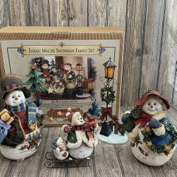 The Grandeur Noel 2002 Collectors Edition Fabric Mache Snowman Family Set 
