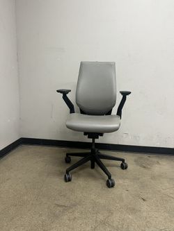 Steelcase Gestare Vinyl Office Chair