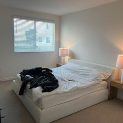 KING BED Crate And Barrel 